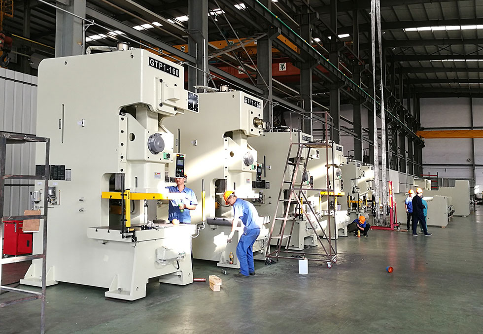 沖床生產(chǎn)車(chē)間